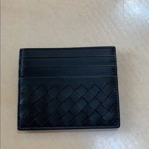 Bottega Veneta men’s credit card holder.